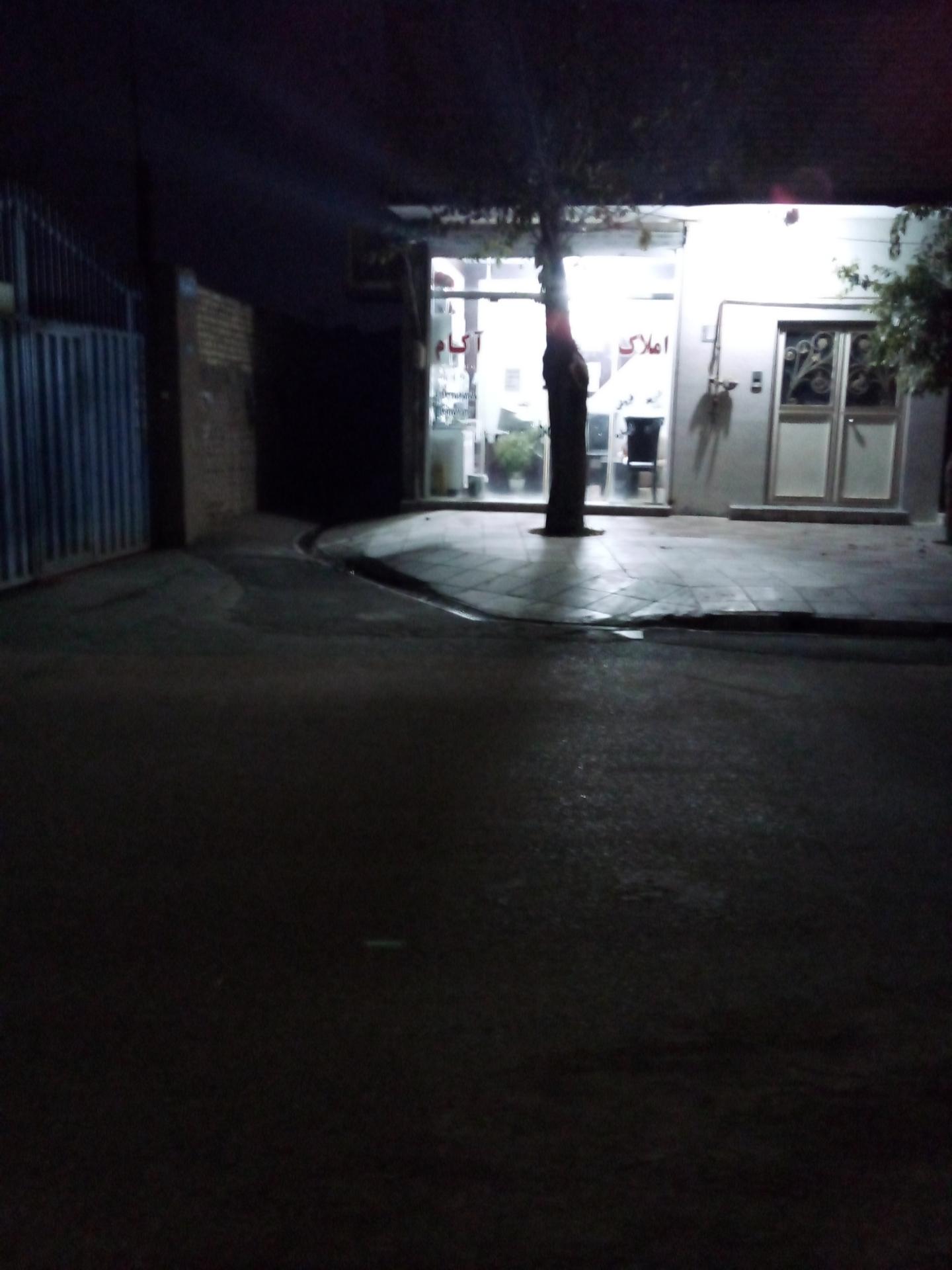 عکس مشاور املاک آکام