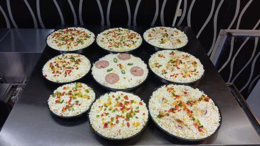 عکس پیتزا فست فود پارامیس