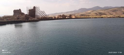 عکس دریاچه گنج (سراب تخت سلیمان)