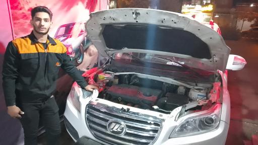 عکس تعمیرگاه اتومبیل خارجی و شارژ کمک فنر سالار