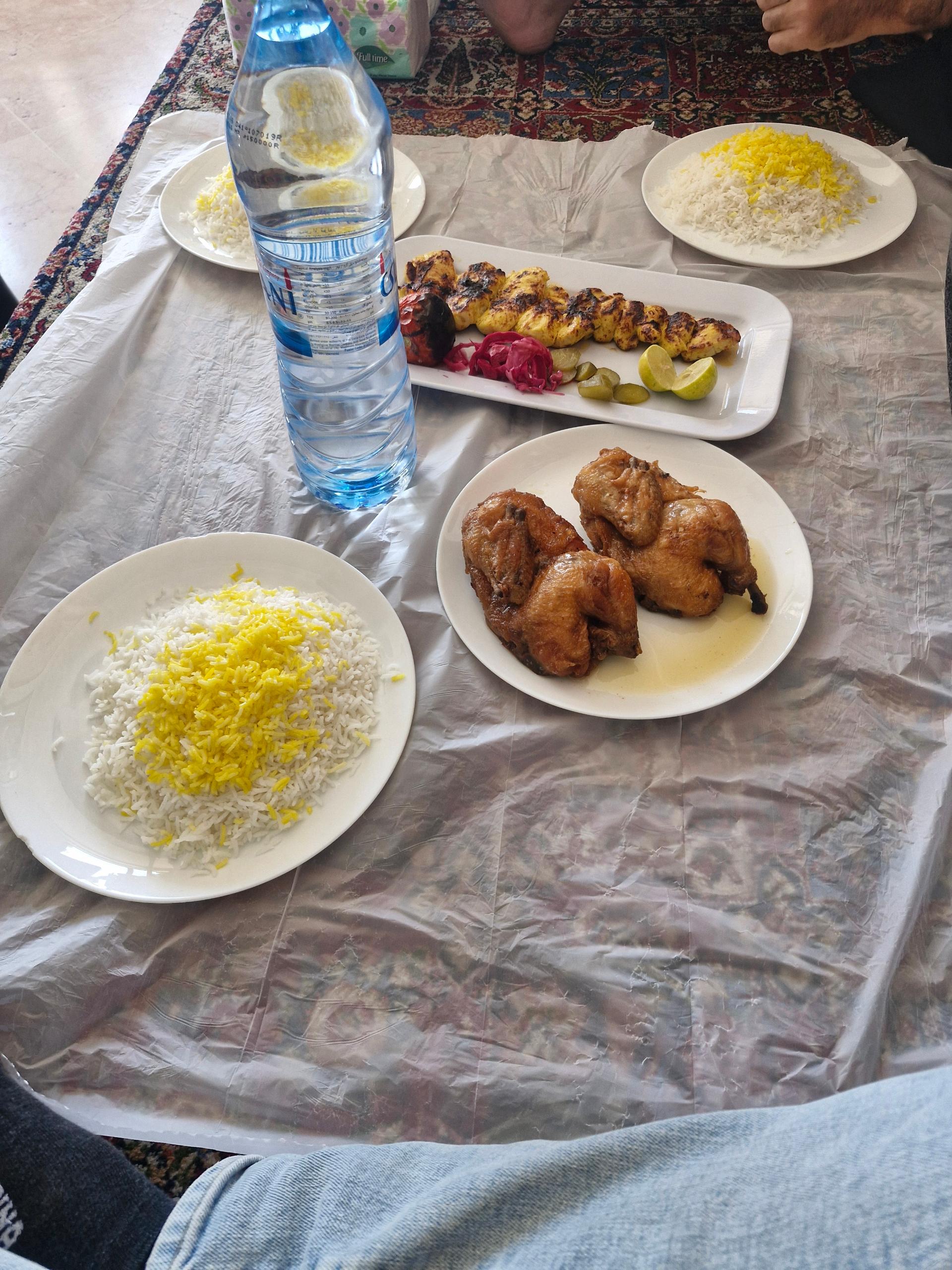 عکس رستوران اکبر جوجه برادران کلبادی