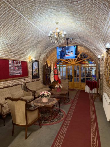 عکس هتل بوتیک عمارت سرخه ای