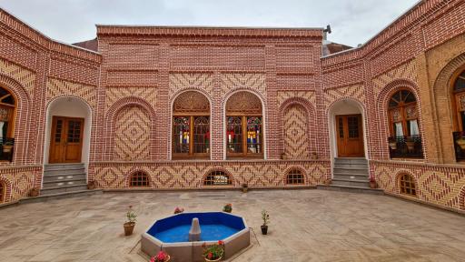 عکس هتل بوتیک عمارت سرخه ای