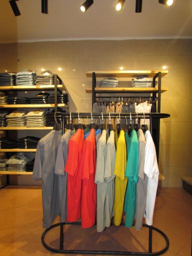 عکس فروشگاه لباس سناتور