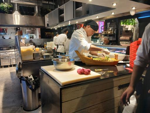 عکس رستوران سوشی ساکورا