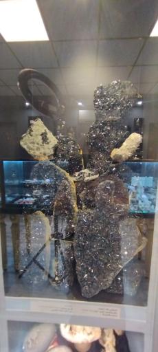 عکس کافه موزه سنگ و گوهر آمیتیس