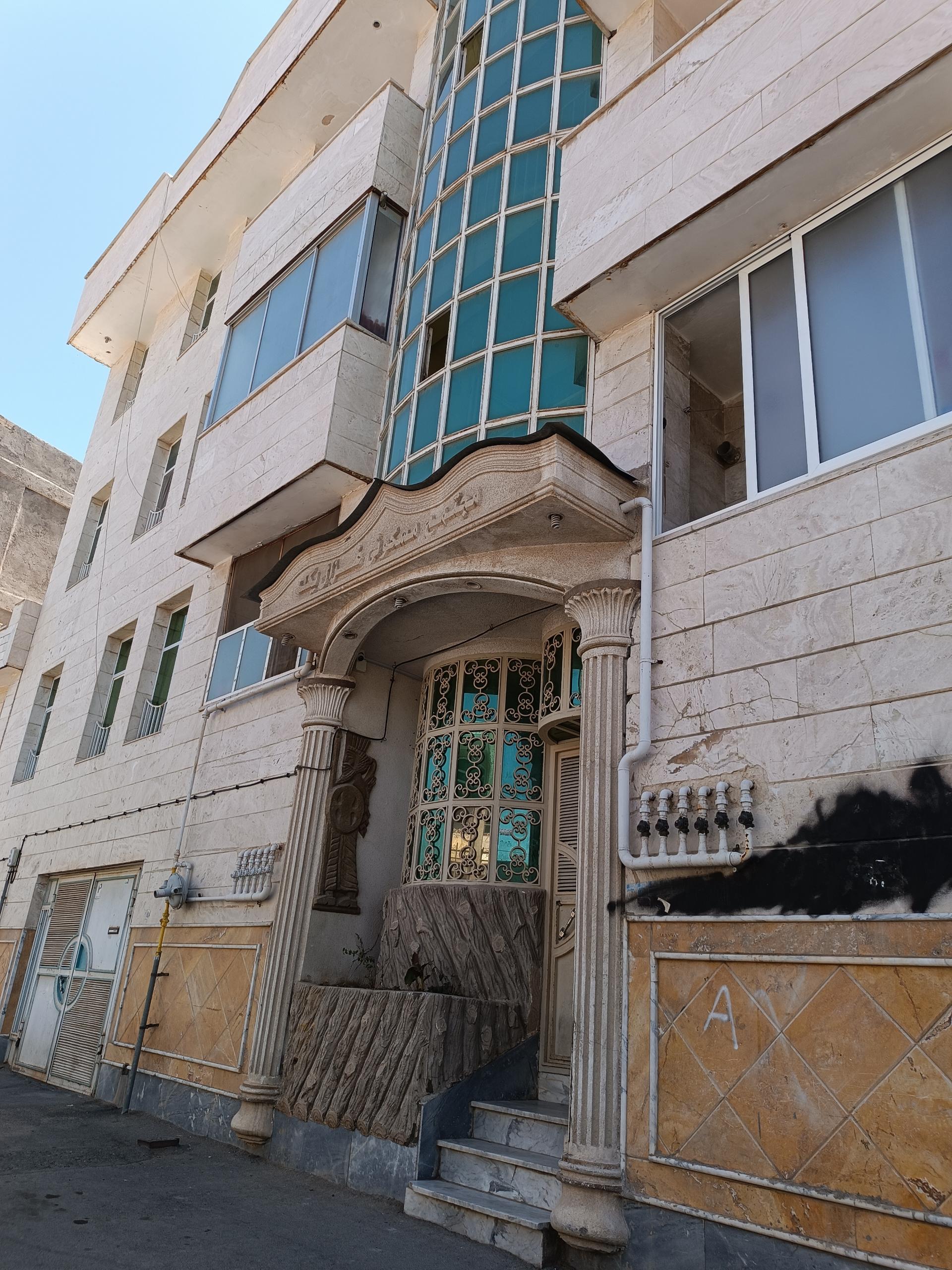 عکس ساختمان غزال یک