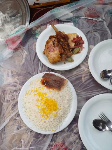 عکس رستوران باغ شاهان ایزدی