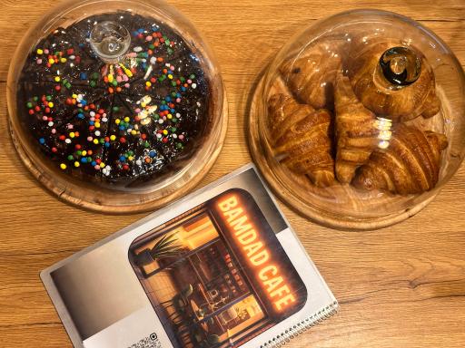 کافه بامداد