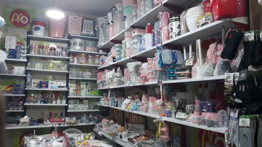 فروشگاه ظروف پلاستیک نمونه