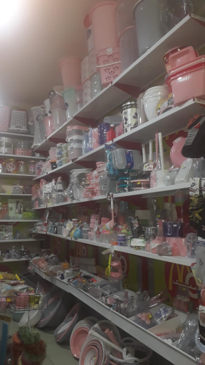 فروشگاه ظروف پلاستیک نمونه