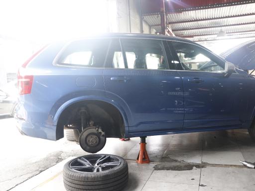 عکس هیولا موتور ایرانیان (نمایندگی ولوو هیولا سوئد)