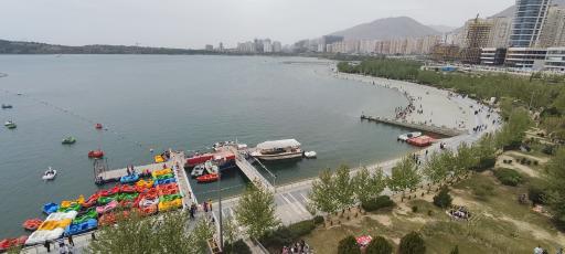 عکس چرخ و فلک دریاچه