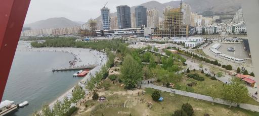 عکس چرخ و فلک دریاچه