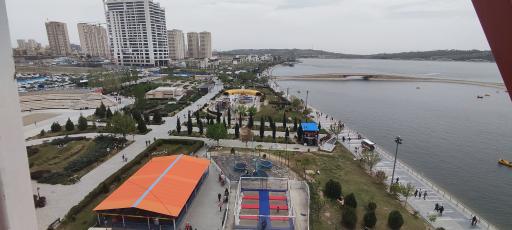 عکس چرخ و فلک دریاچه