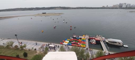 عکس چرخ و فلک دریاچه