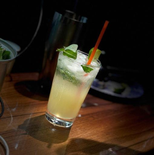 عکس کافه اورا