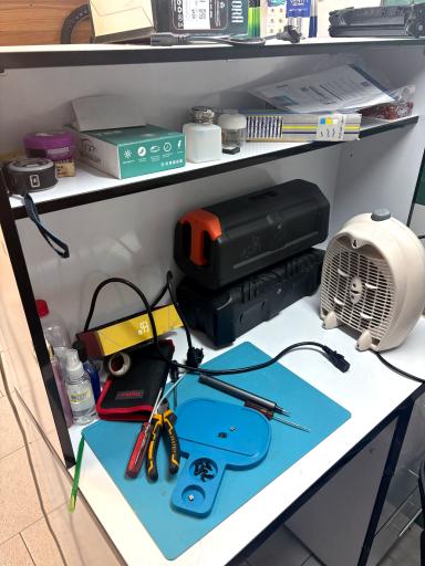 عکس فروشگاه موبایل عظیم