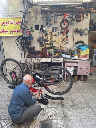 عکس تعمیر دوچرخه و موتور سید