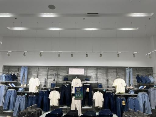 عکس فروشگاه جین وست