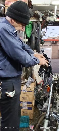 عکس تعمیرگاه موتور سیکلت عمو جعفری