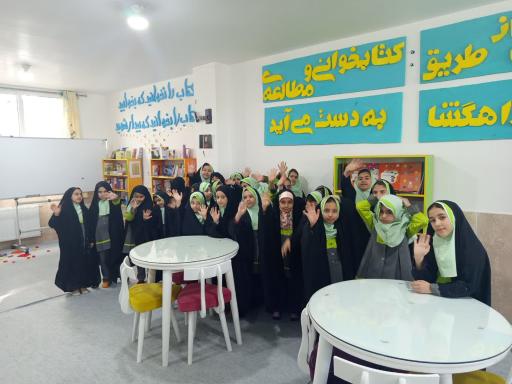 عکس پاتوق کتاب شهید رضا اسحاقی 