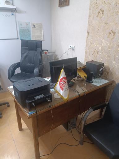 عکس مشاور املاک‌ حقیقت‌