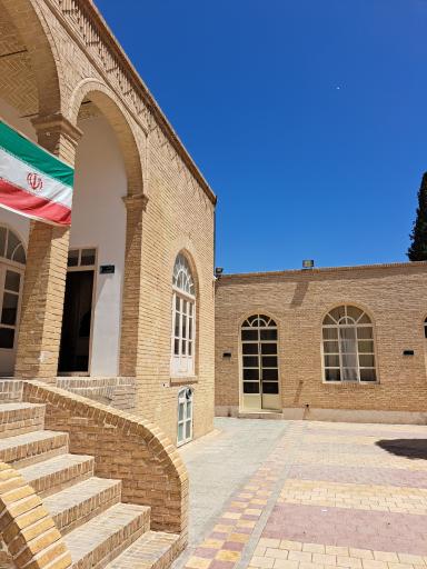 عکس هنرستان هنرهای زیبا دختران