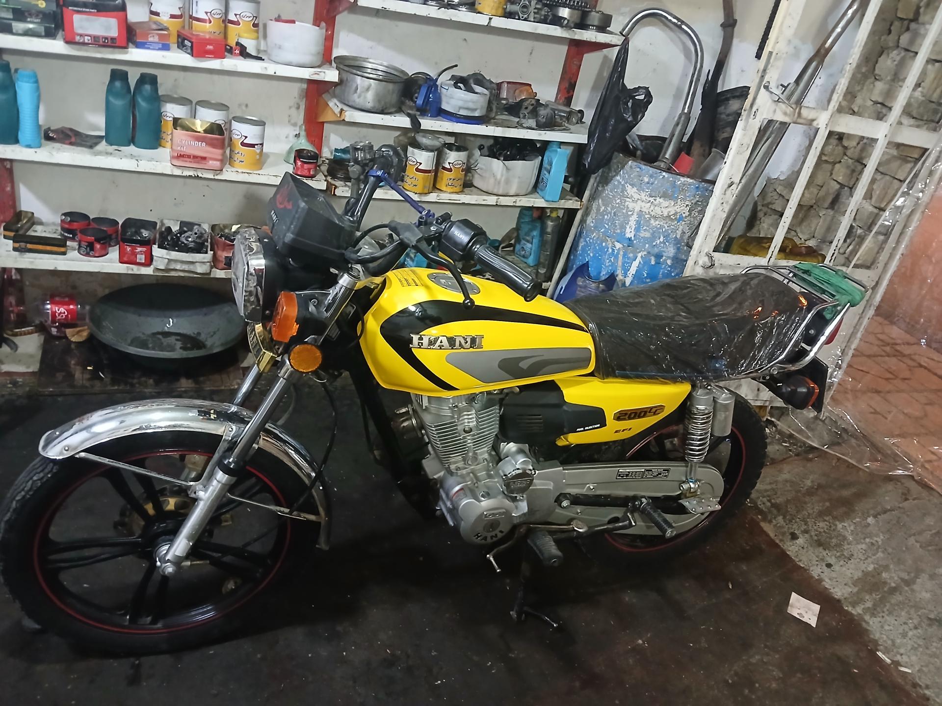 عکس تعمیرات موتور سیکلت