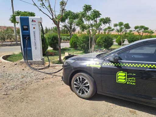 عکس ایستگاه شارژ کرمان موتور (مهر و ماه قم)