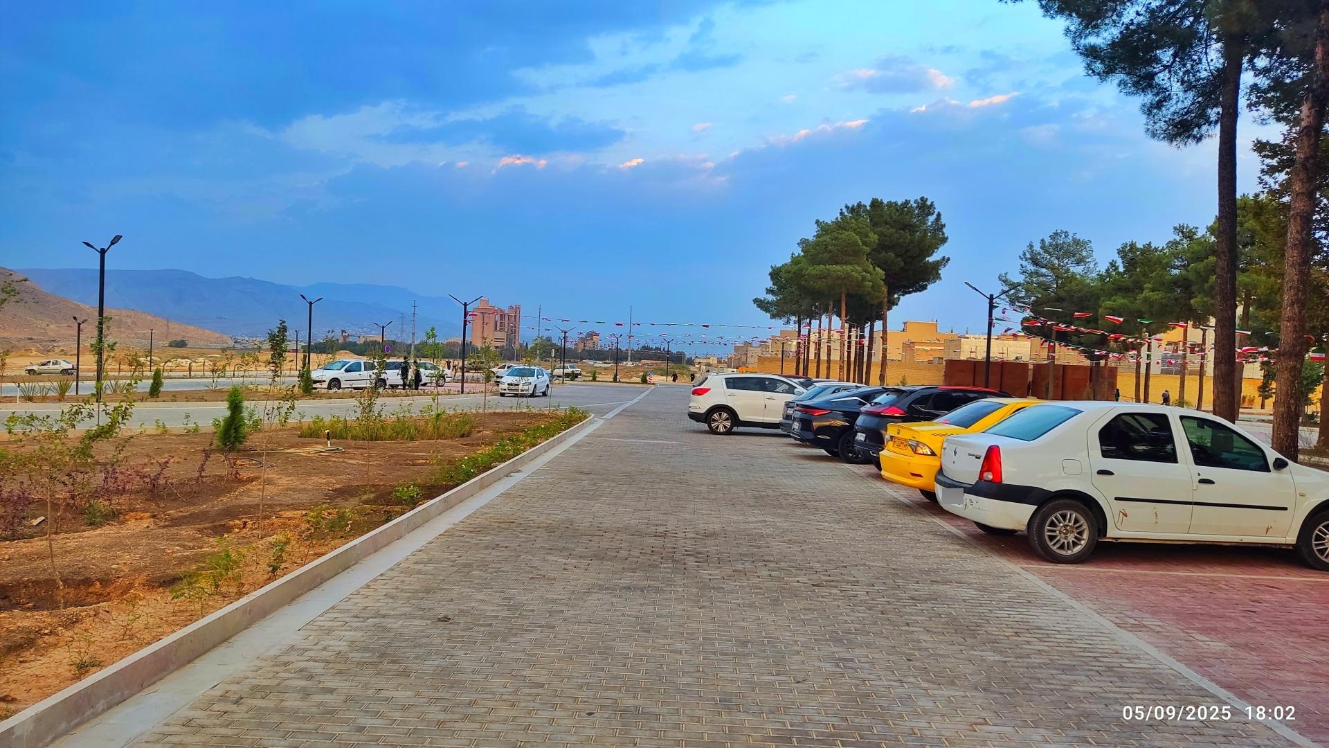 عکس پارکینگ باغ ایرانی