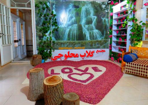 عکس گلاب و عرقیجات محلوجی و پسران