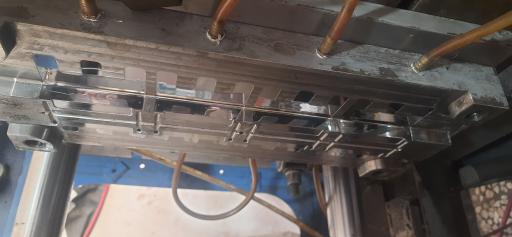 عکس کارگاه تزریق پلاستیک کاریزما