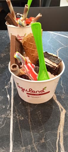 عکس آبمیوه و بستنی یوگولند