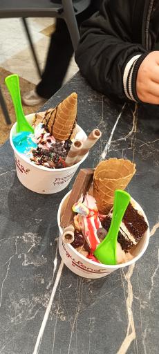 عکس آبمیوه و بستنی یوگولند