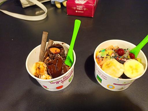 عکس آبمیوه و بستنی یوگولند