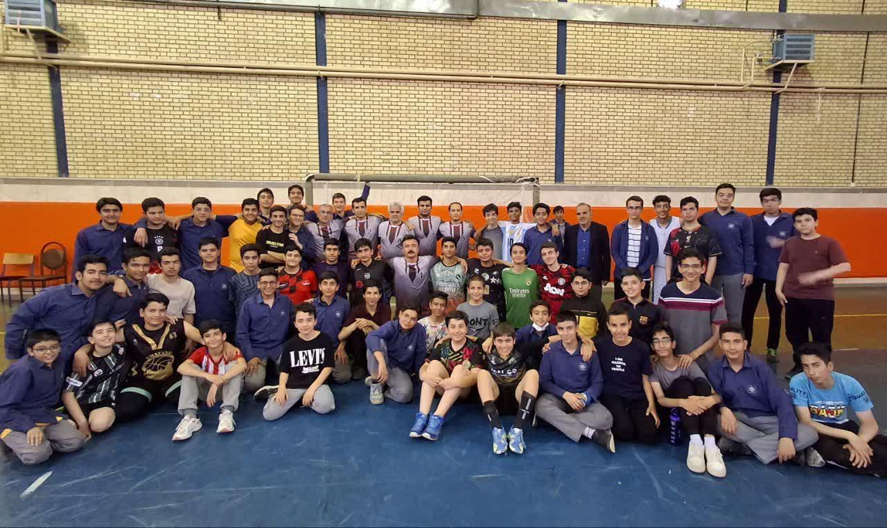 عکس سالن ورزشی دبیرستان علامه حلی