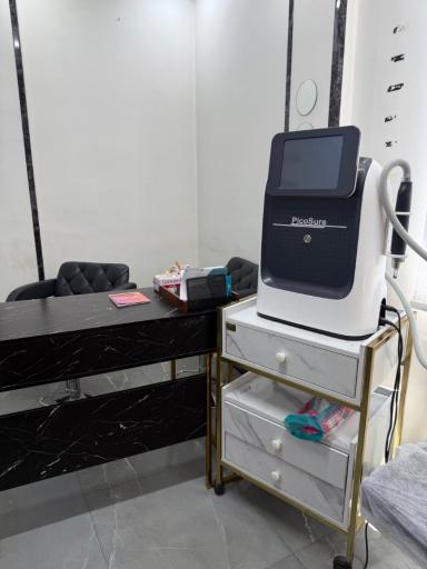 عکس مرکز زیبایی خورشید