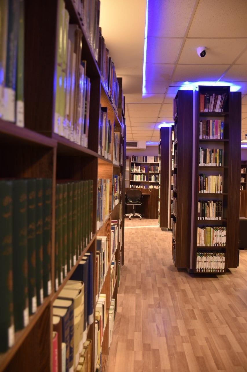 عکس کتابخانه عمومی فراسوی دانش 