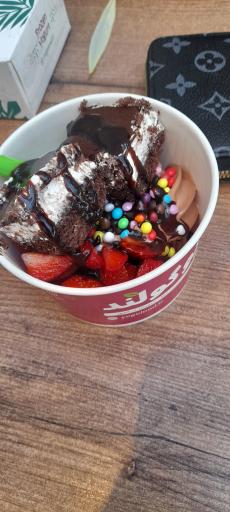 عکس آبمیوه و بستنی یوگولند