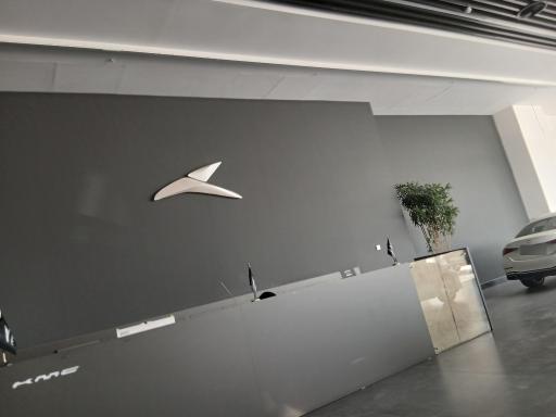 عکس نمایندگی کی ام سی  رباط کریم