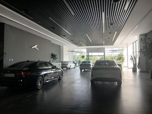 عکس نمایندگی کی ام سی  رباط کریم