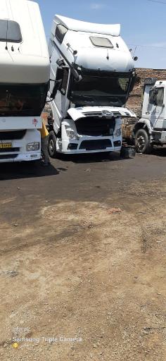 عکس تعمیرگاه مگابنز سپاهان