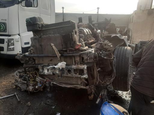 عکس تعمیرگاه مگابنز سپاهان