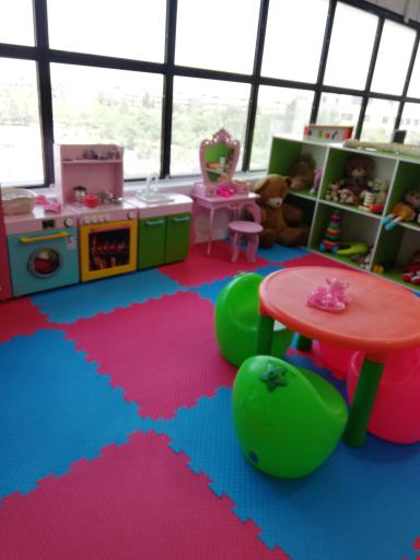 عکس خانه کودک فولادشهر _ وروجک