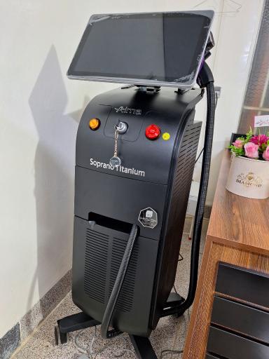 عکس لیزر موهای زائد بدن فونیکس