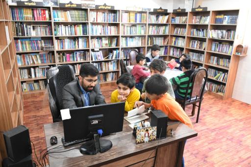 عکس مجتمع تعلیمی و تربیتی شاکرین