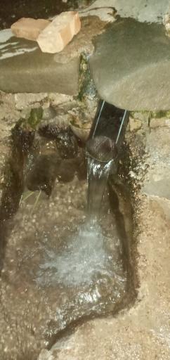 عکس چشمه آب گرماب
