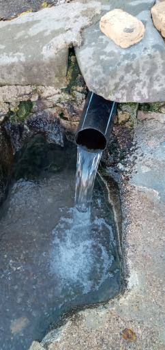 عکس چشمه آب گرماب