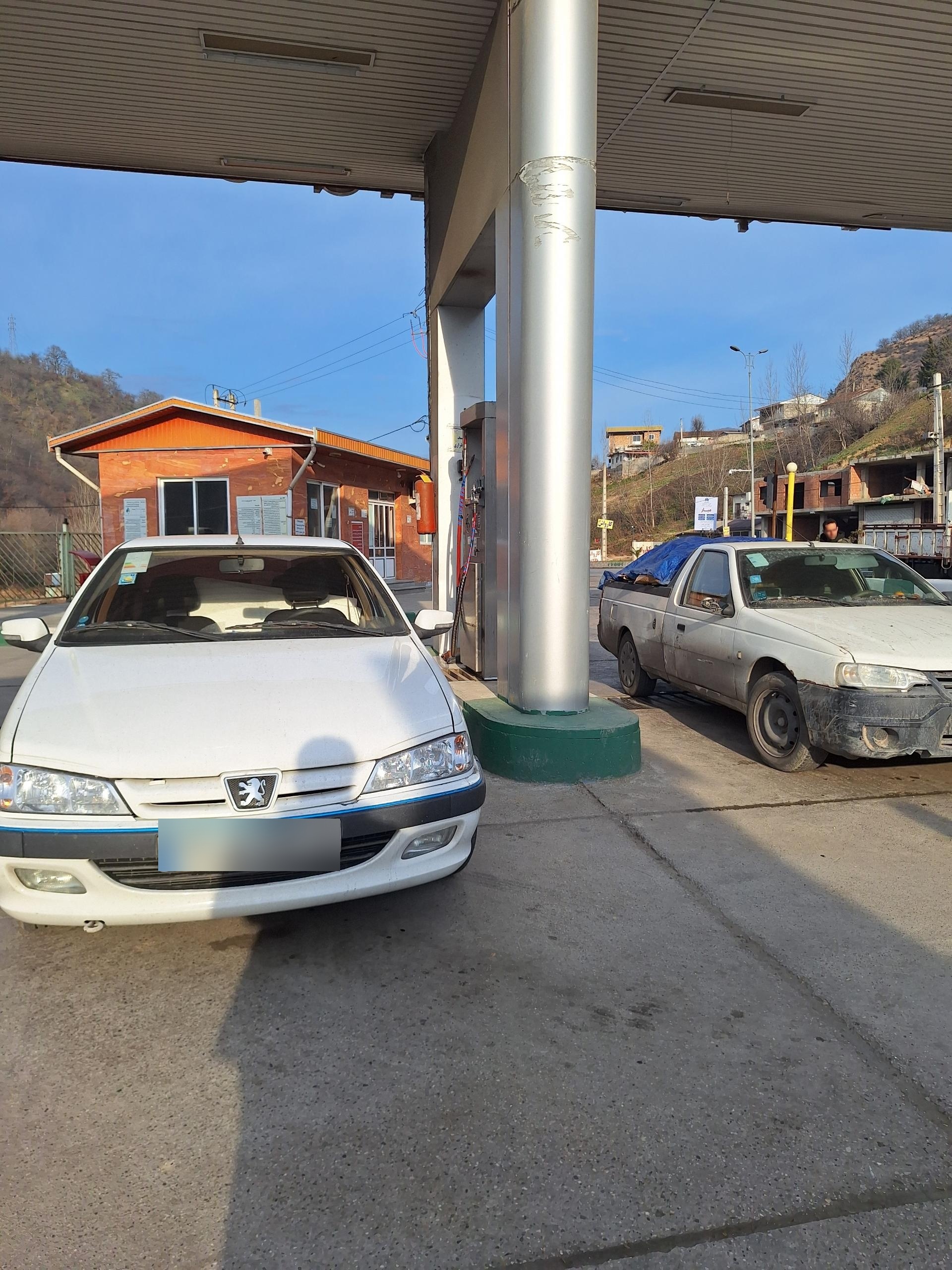 عکس پمپ گاز CNG پل سفید